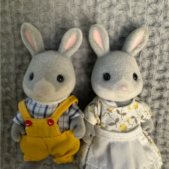 Calico Critters Bunnies - Picture 3 of 10